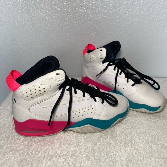 Nike Air Jordans White and Pink Sneakers Retro Design- size 5Y - Picture 7 of 9